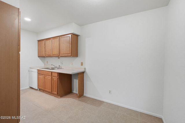 6355 N Barcelona Ln Unit 401, Tucson, AZ 85704