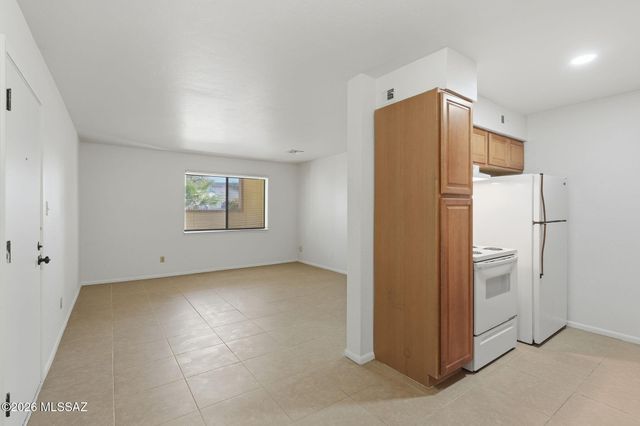 6355 N Barcelona Ln Unit 401, Tucson, AZ 85704