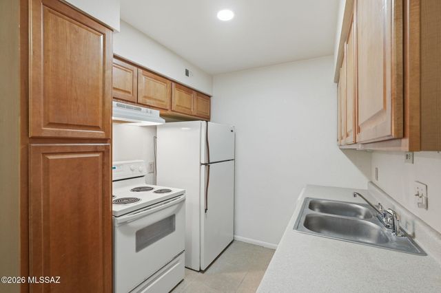 6355 N Barcelona Ln Unit 401, Tucson, AZ 85704