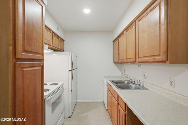 6355 N Barcelona Ln Unit 401, Tucson, AZ 85704