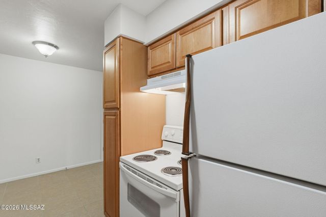 6355 N Barcelona Ln Unit 401, Tucson, AZ 85704