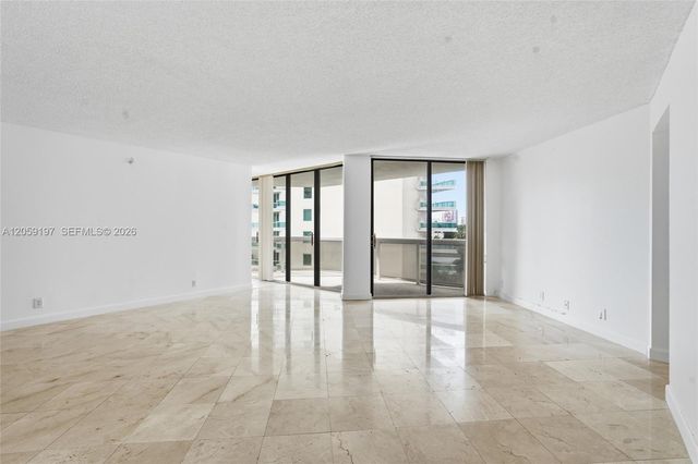 20185 E Country Club Dr 502, Aventura, FL 33180