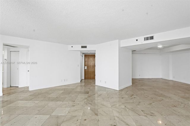 20185 E Country Club Dr 502, Aventura, FL 33180
