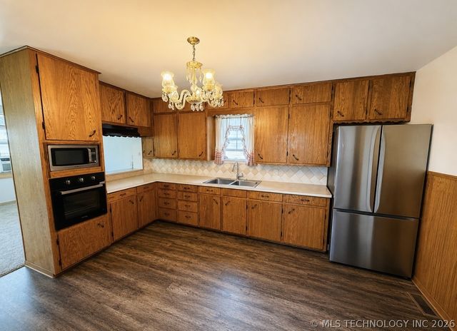 206 N Maupin Road, Colbert, OK 74733