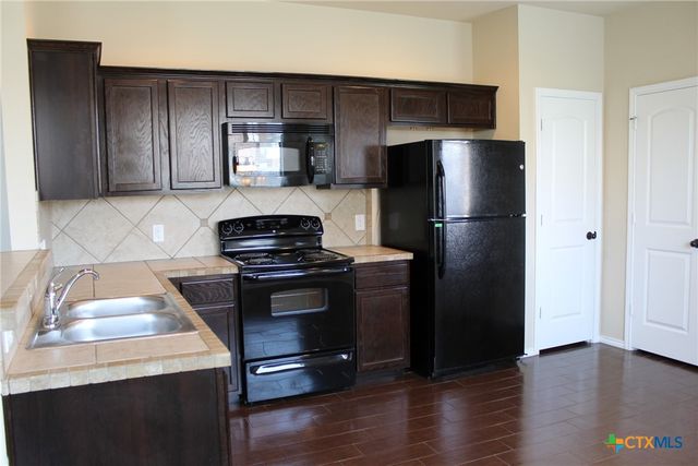 1136 Brown Rock Drive, New Braunfels, TX 78130