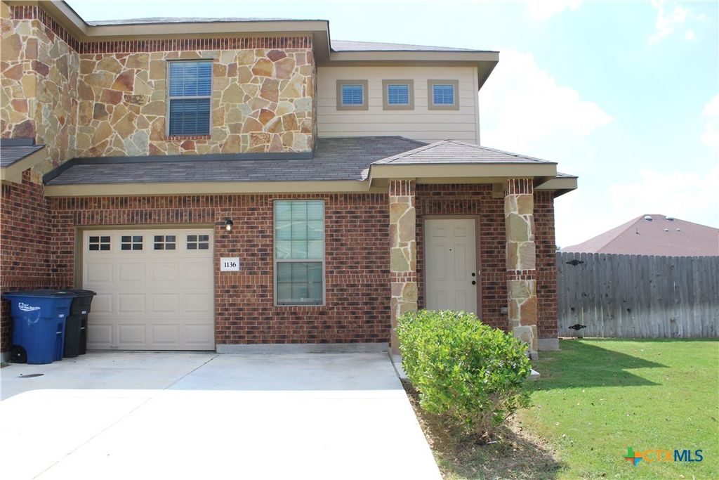 1136 Brown Rock Drive, New Braunfels, TX 78130