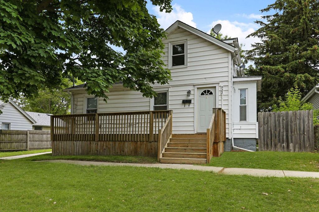 922 49th STREET, Kenosha, WI 53140