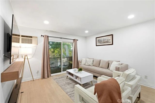 6904 Radford 5, North Hollywood, CA 91605