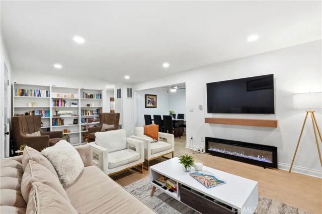 6904 Radford 5, North Hollywood, CA 91605