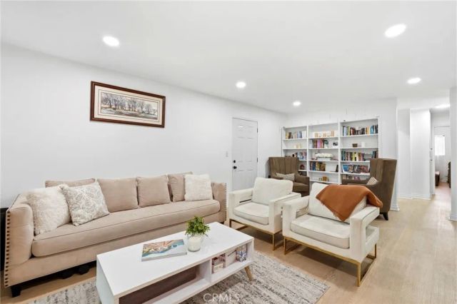 6904 Radford 5, North Hollywood, CA 91605