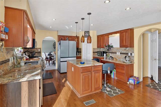 168 Firenze Dr, Oakdale, PA 15071