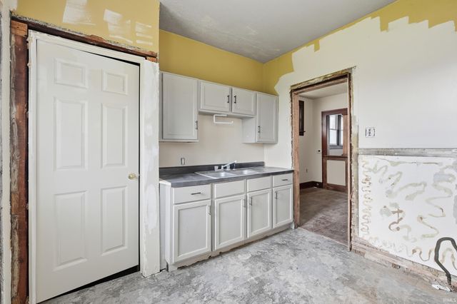 3117 Monroe Street, Fort Wayne, IN 46806