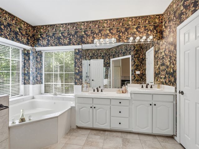2605 Hidden Ridge Drive, Arlington, TX 76006