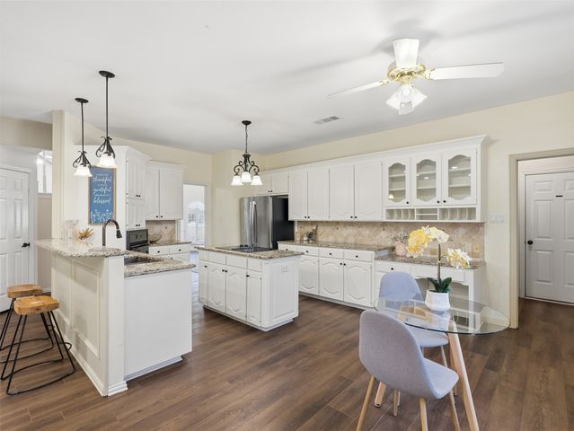 2605 Hidden Ridge Drive, Arlington, TX 76006