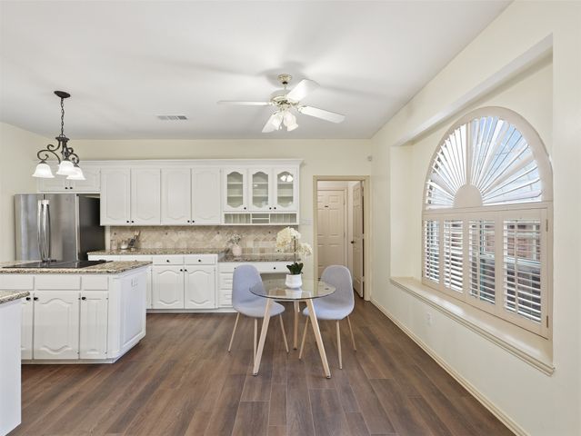 2605 Hidden Ridge Drive, Arlington, TX 76006