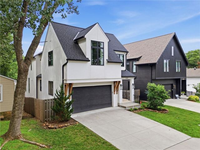 2207 W 48th Street, Westwood, KS 66205