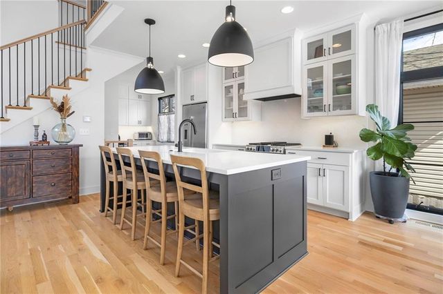 2207 W 48th Street, Westwood, KS 66205