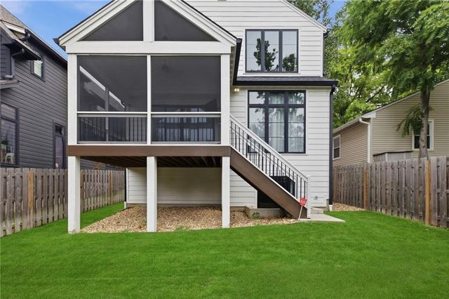2207 W 48th Street, Westwood, KS 66205