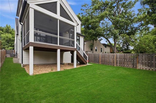 2207 W 48th Street, Westwood, KS 66205