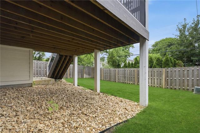 2207 W 48th Street, Westwood, KS 66205