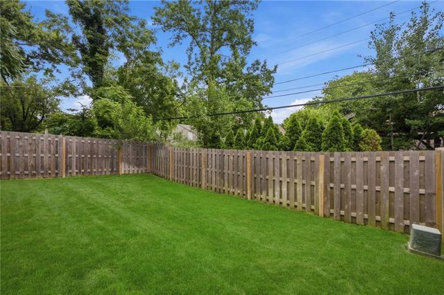 2207 W 48th Street, Westwood, KS 66205