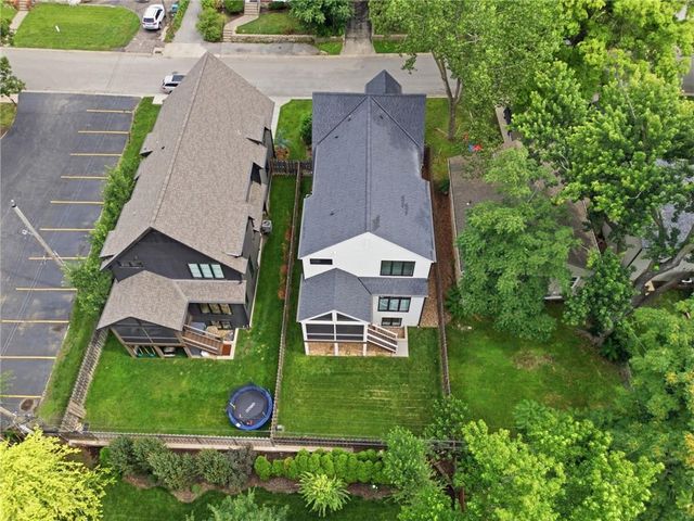 2207 W 48th Street, Westwood, KS 66205