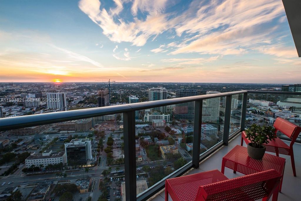 Image 10 of property listing at 501 NE 31st St PH4405, Miami, FL 33137