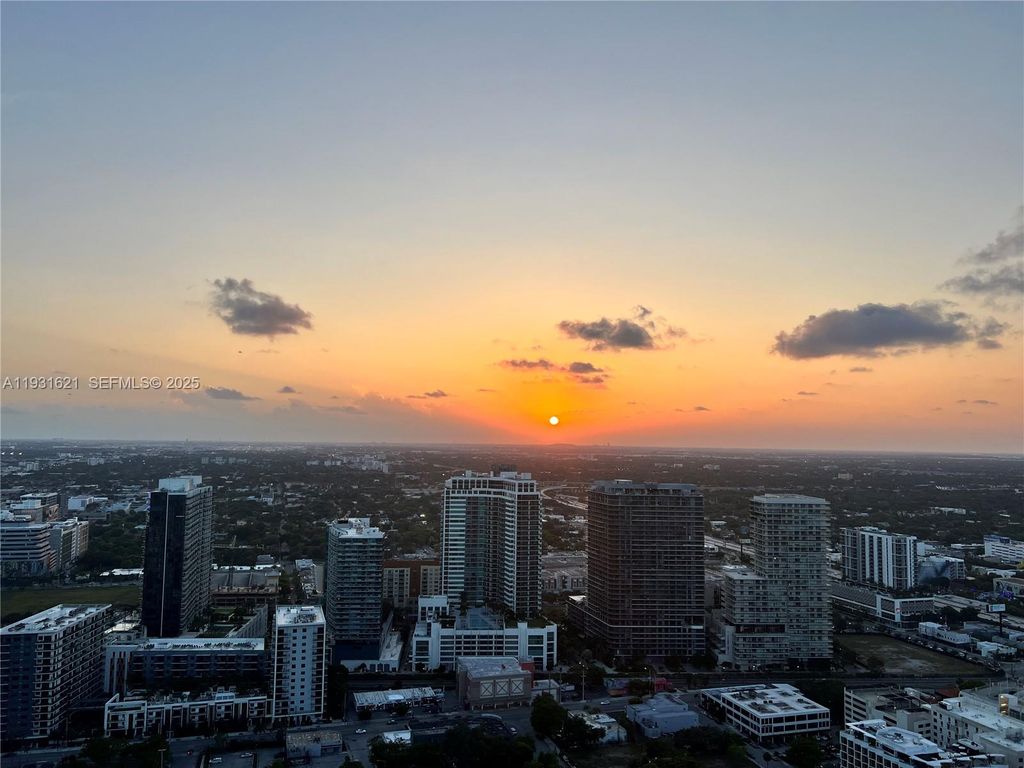 Image 11 of property listing at 501 NE 31st St PH4405, Miami, FL 33137