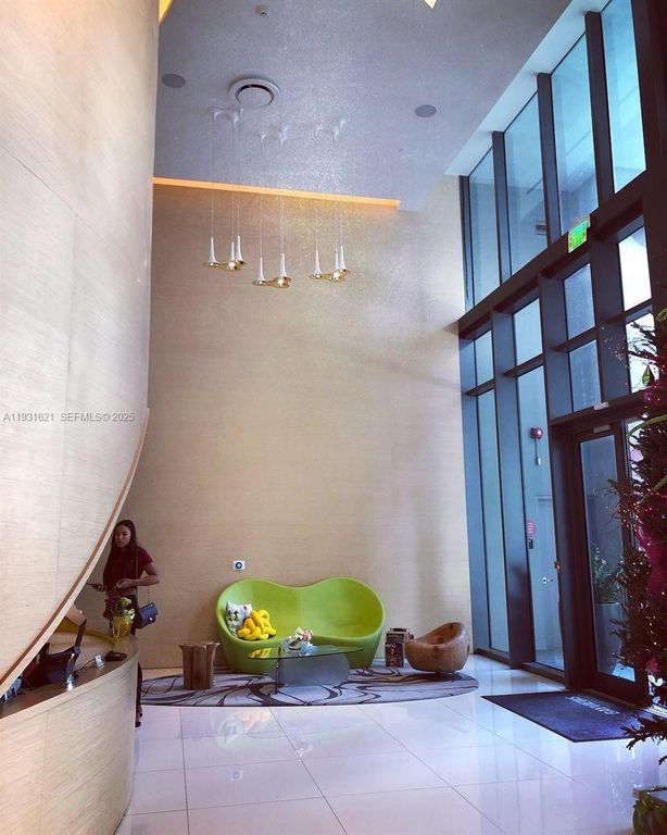 Image 16 of property listing at 501 NE 31st St PH4405, Miami, FL 33137