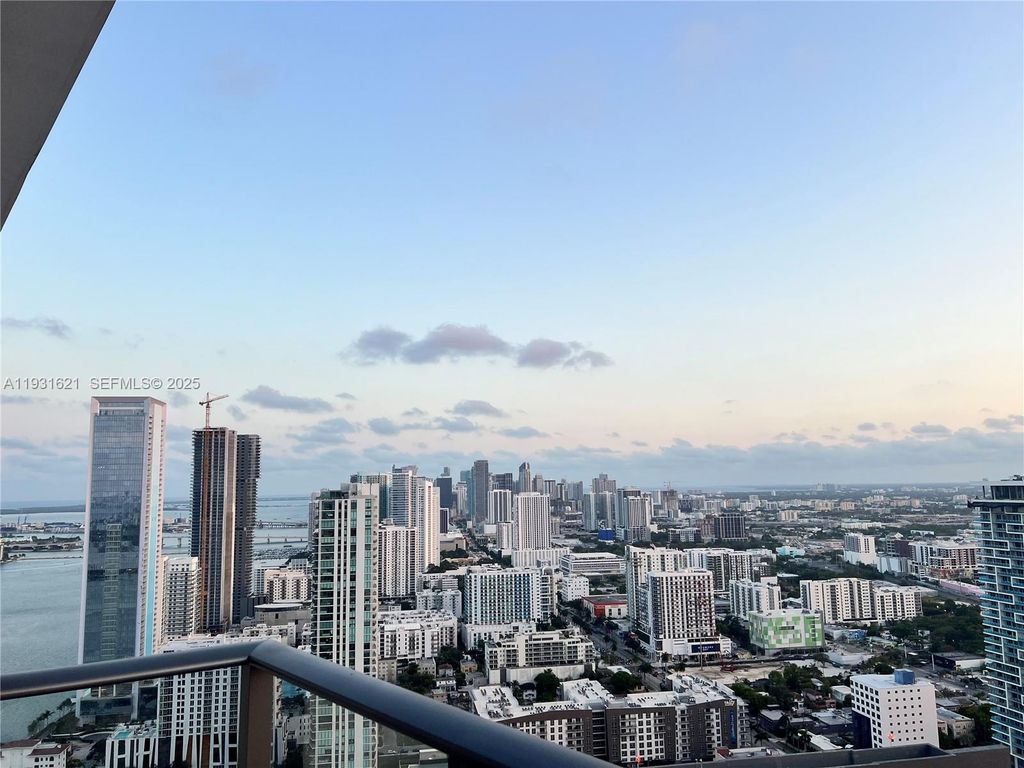 Image 9 of property listing at 501 NE 31st St PH4405, Miami, FL 33137