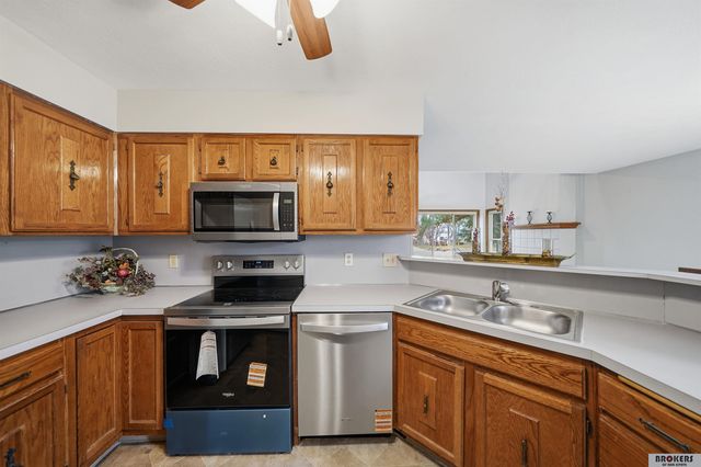 6121 Fleetwood Street, Lincoln, NE 68516