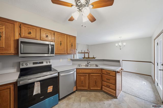 6121 Fleetwood Street, Lincoln, NE 68516