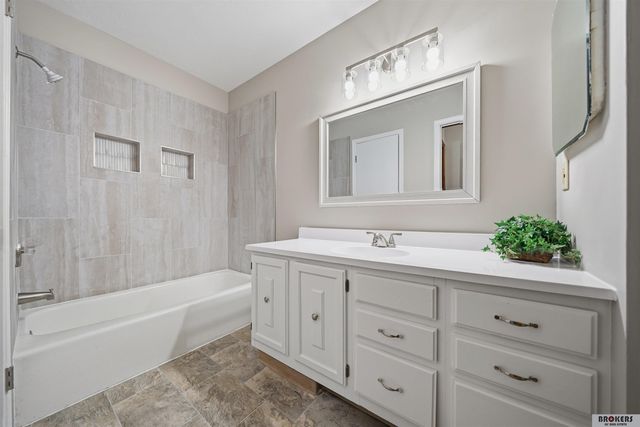 6121 Fleetwood Street, Lincoln, NE 68516