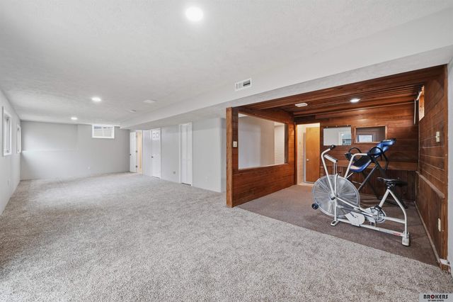 6121 Fleetwood Street, Lincoln, NE 68516