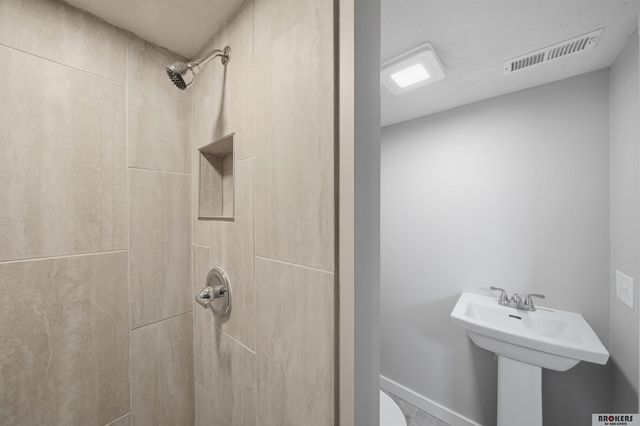 6121 Fleetwood Street, Lincoln, NE 68516