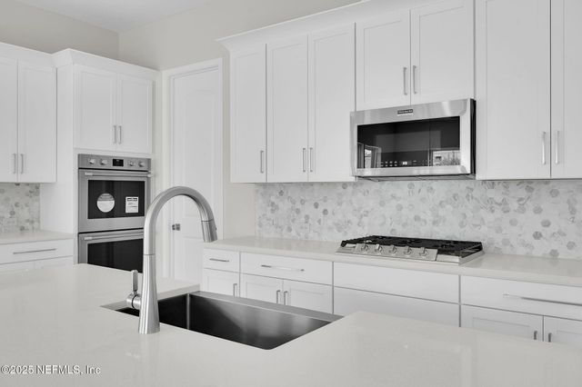 323 SAWGRASS Drive, Yulee, FL 32097