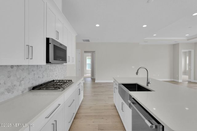 323 SAWGRASS Drive, Yulee, FL 32097