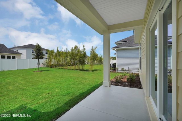 323 SAWGRASS Drive, Yulee, FL 32097