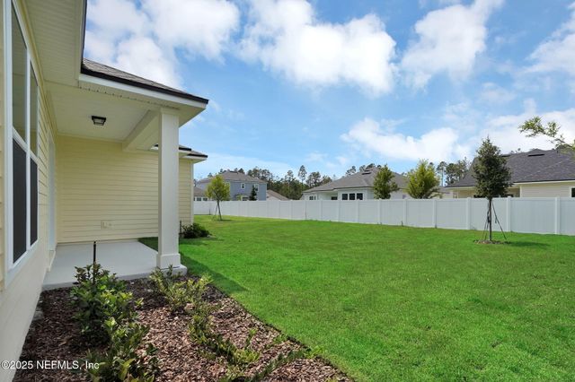 323 SAWGRASS Drive, Yulee, FL 32097