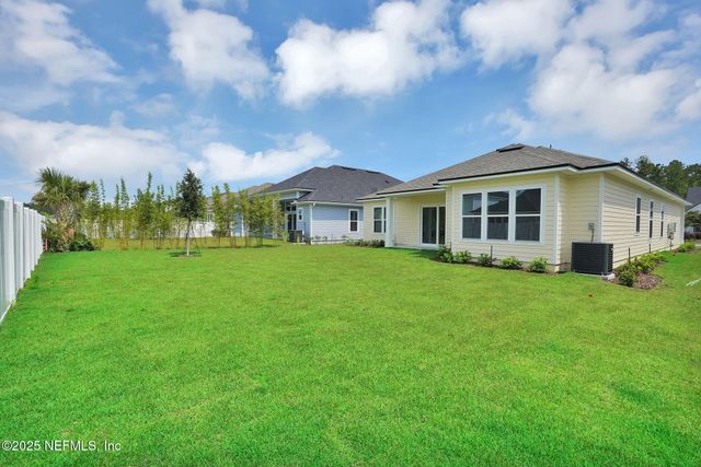 323 SAWGRASS Drive, Yulee, FL 32097