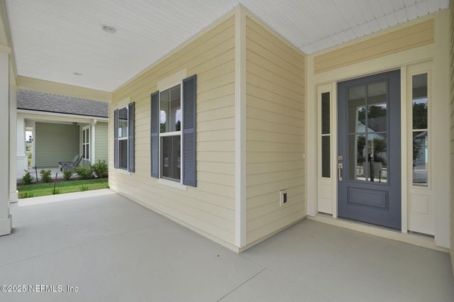 323 SAWGRASS Drive, Yulee, FL 32097