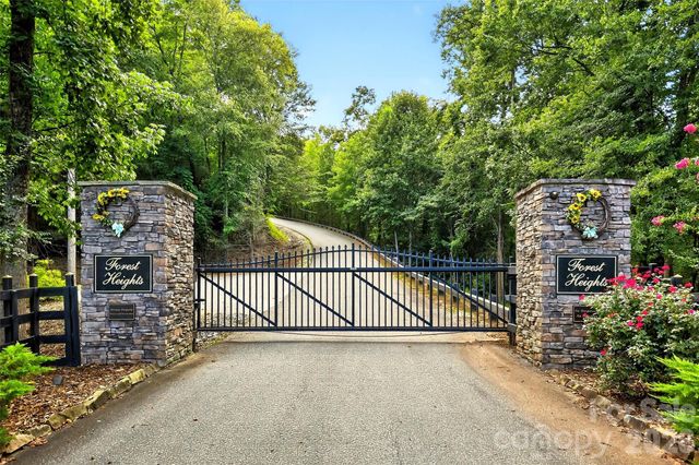 240 Ravenswood Drive, Marion, NC 28752