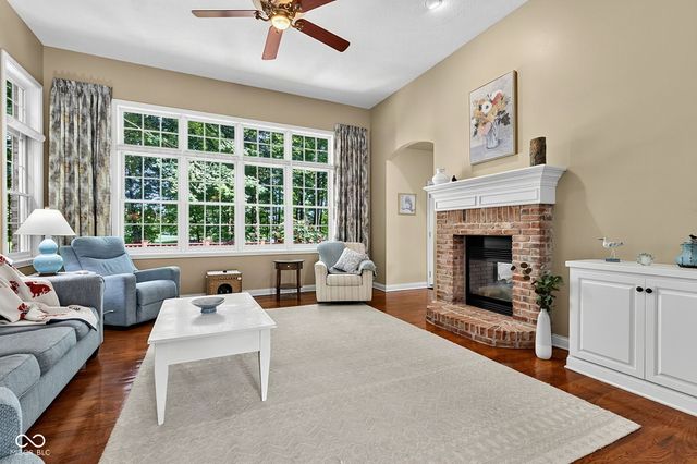 1724 E Greyhawk Way, Greenfield, IN 46140