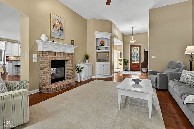 1724 E Greyhawk Way, Greenfield, IN 46140