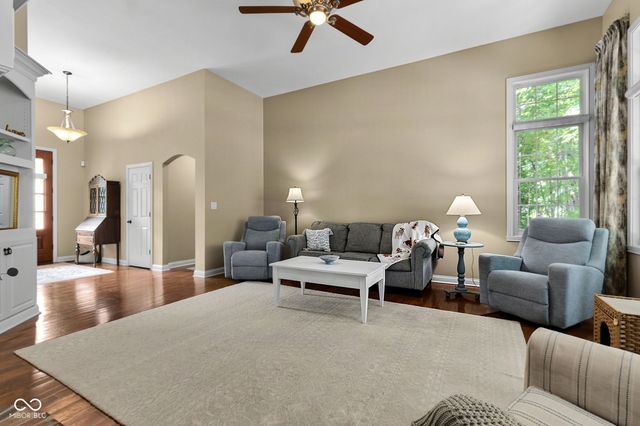 1724 E Greyhawk Way, Greenfield, IN 46140