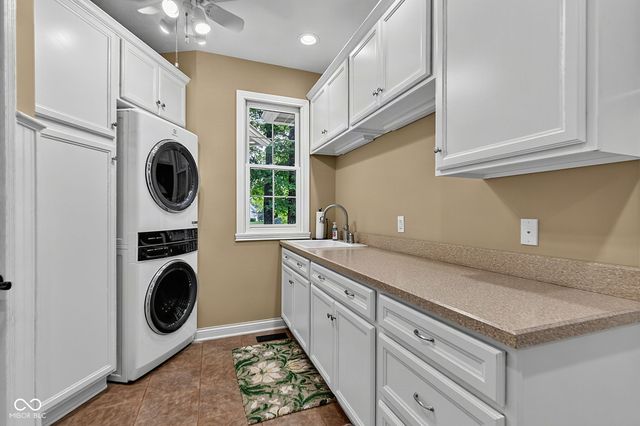 1724 E Greyhawk Way, Greenfield, IN 46140