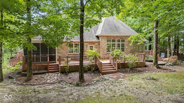 1724 E Greyhawk Way, Greenfield, IN 46140