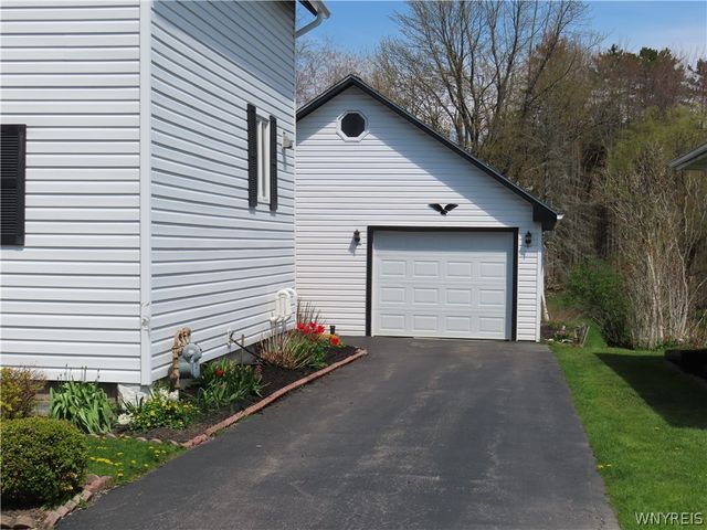 5588 Seneca Street, West Seneca, NY 14224