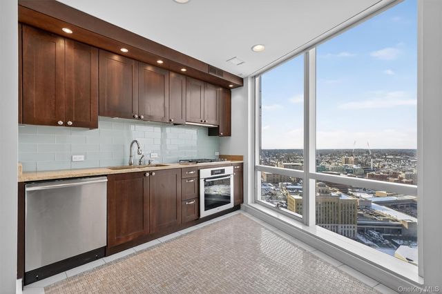 1 Renaissance Square V4E, White Plains, NY 10601