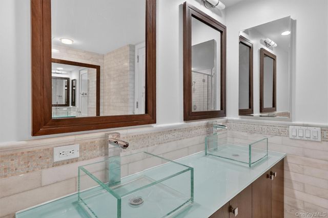 1 Renaissance Square V4E, White Plains, NY 10601